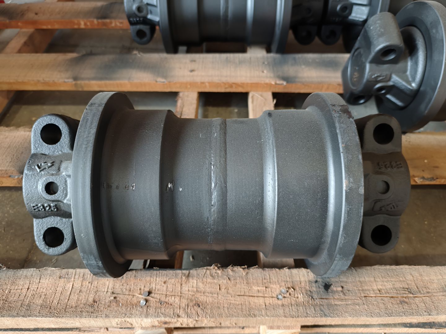 Каток опорный CAT 325B, 325BL, 325C, 325CL, 325D, 325DL, 329D, 329DL (247-0565) (JH) (2)
