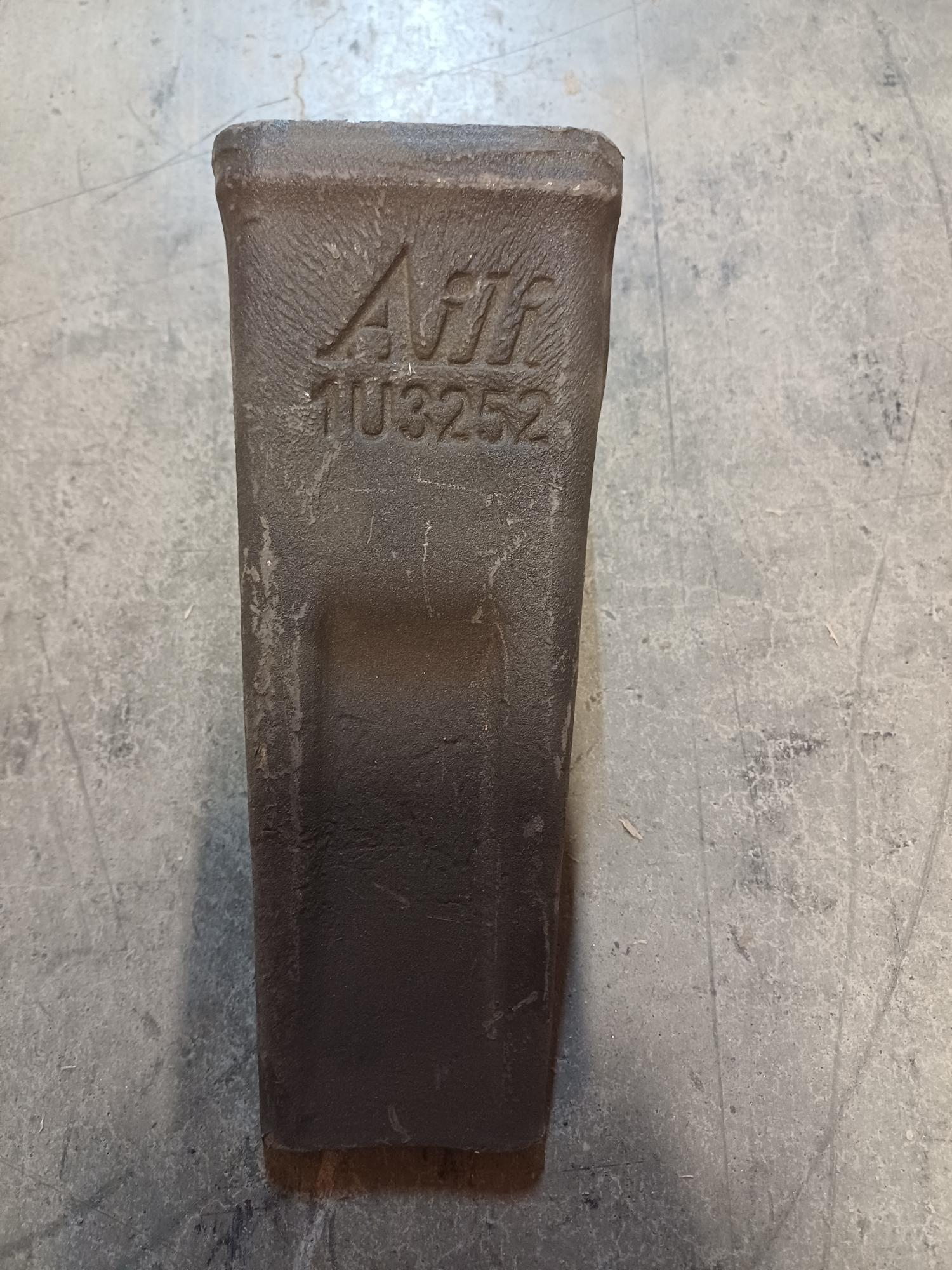 1U3252